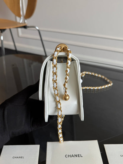 Mini Flap 19cm White Lambskin Gold Hardware