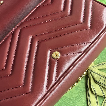 gg marmont 21cm cherry red calfskin gold hardware