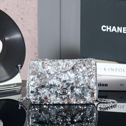 25C Flap Bag 21cm Dense Silver Sequin White Calfskin