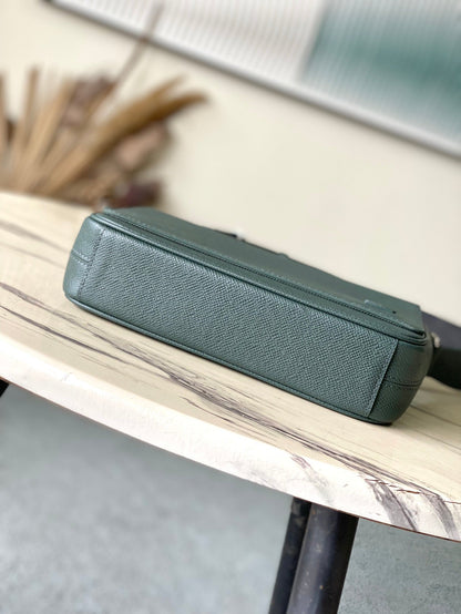 DISTRICT PM 26 IN CELESTE GREEN CALFSKIN