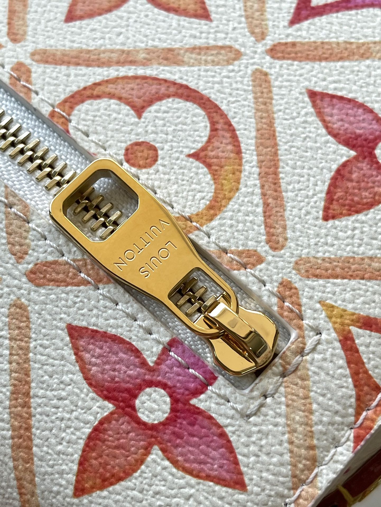 POCHETTE M¨¦TIS 25 IN CORAL MONOGRAM TILES CANVAS GOLD HARDWARE