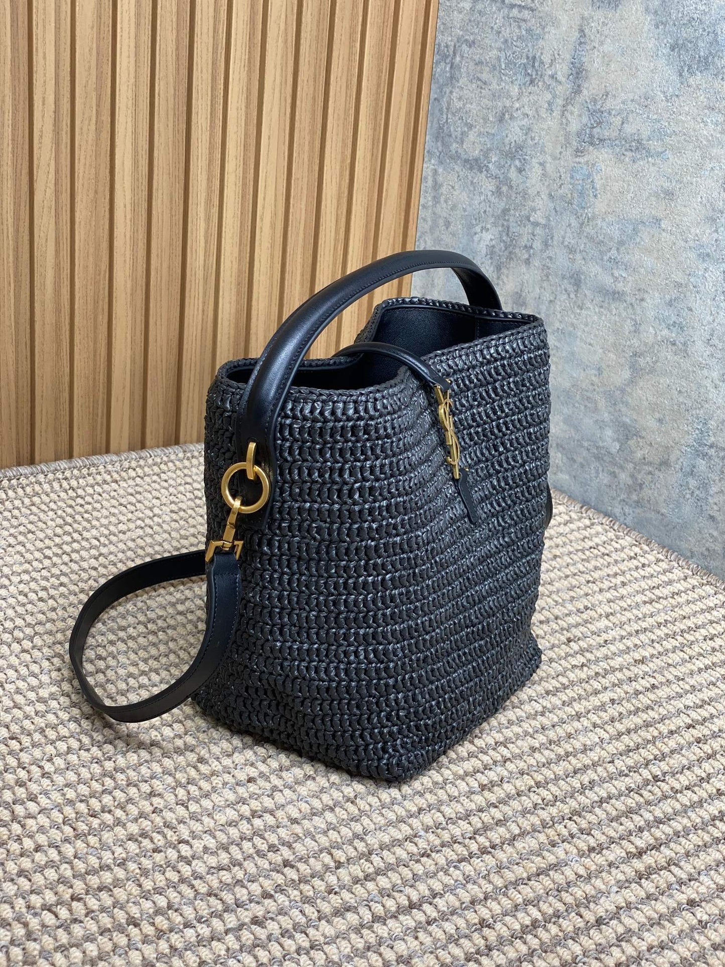 le 37 woven raffia 20cm black calfskin