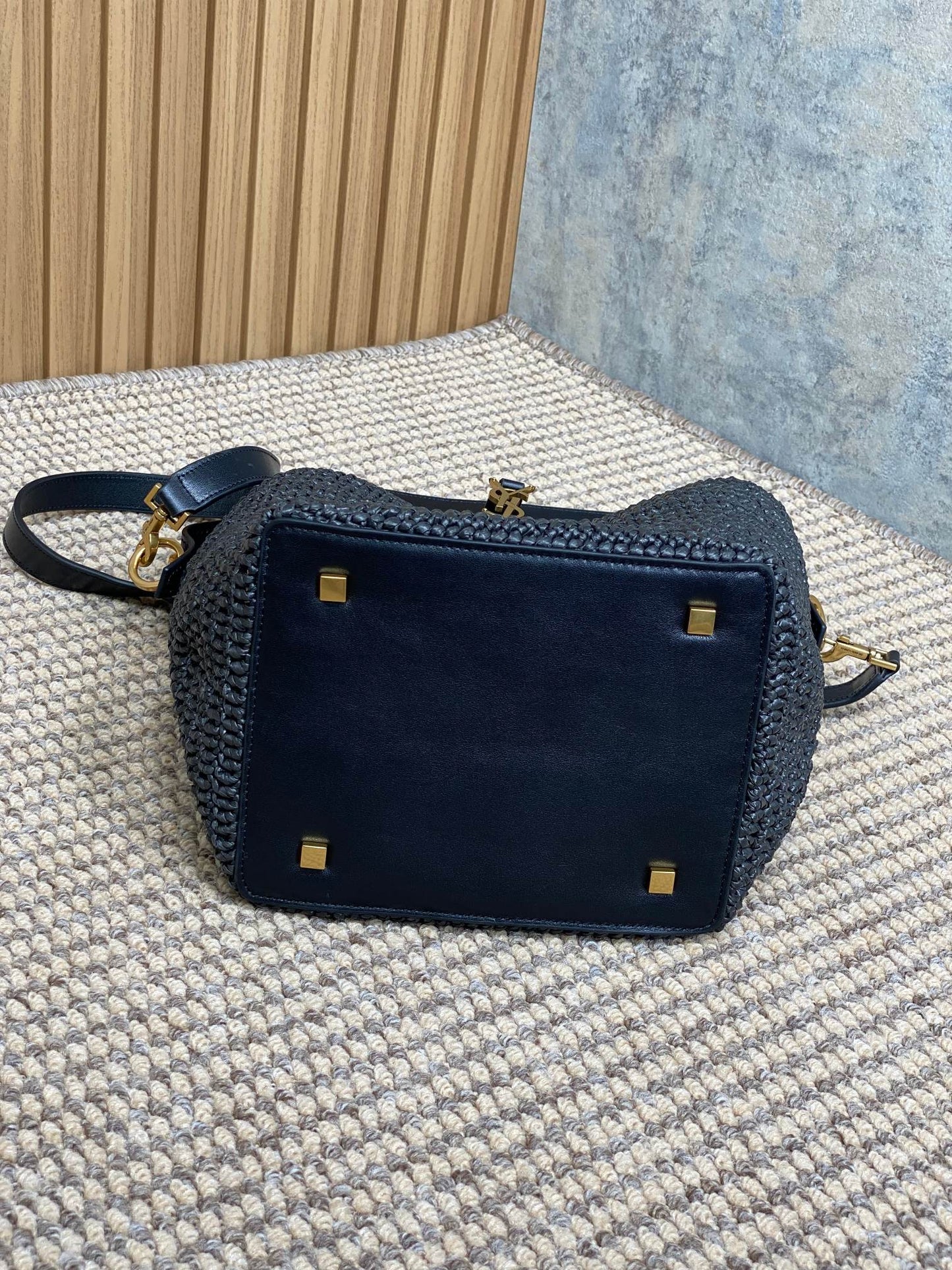 le 37 woven raffia 20cm black calfskin