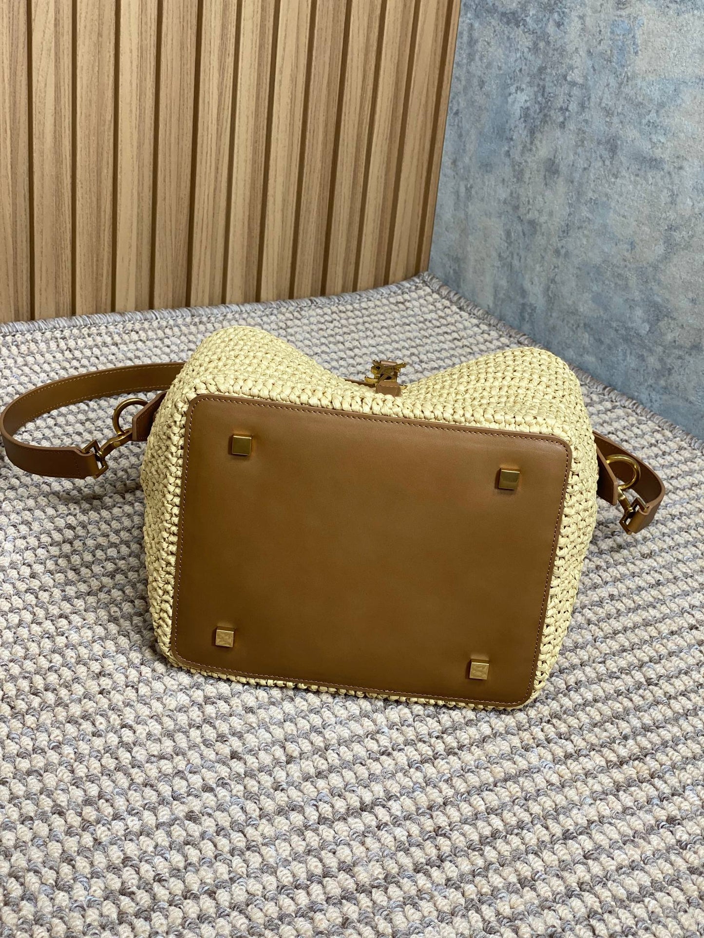 le 37 woven raffia 20cm brown calfskin