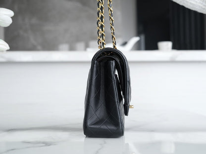 CLASSIC FLAP 25 BLACK LAMBSKIN LIGHT GOLD HARDWARE