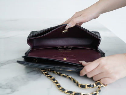 CLASSIC FLAP 25 BLACK LAMBSKIN LIGHT GOLD HARDWARE