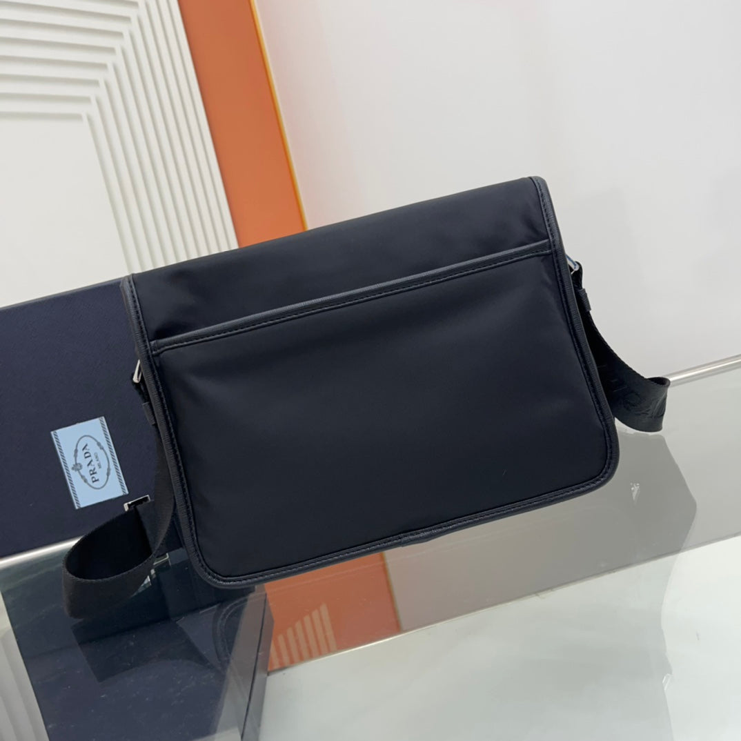 PRA 26 SHOULDER BAG IN BLACK RE-NYLON AND SAFFIANO LEATHER