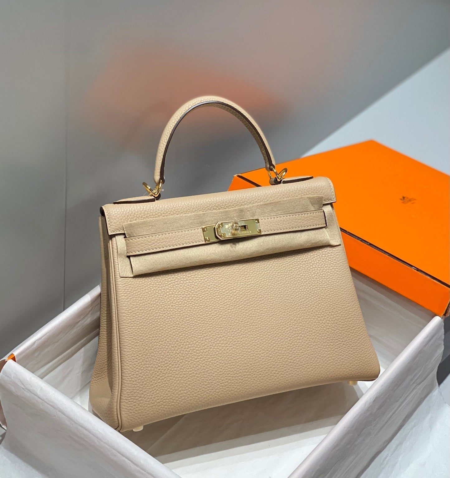 HM KELLY 28CM LIGHT BEIGE TOGO GOLD HARDWARE