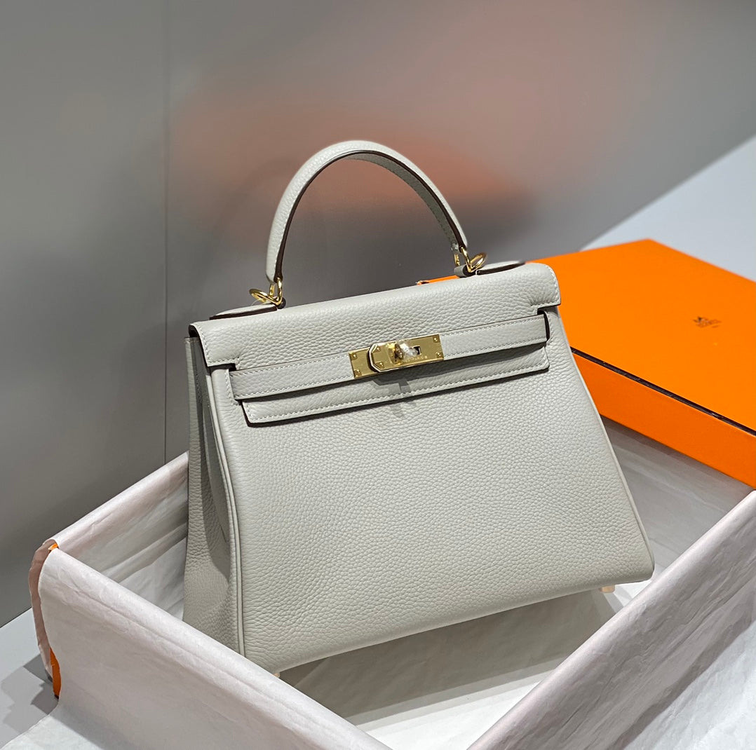 HM KELLY 28CM LIGHT GREY TOGO GOLD HARDWARE