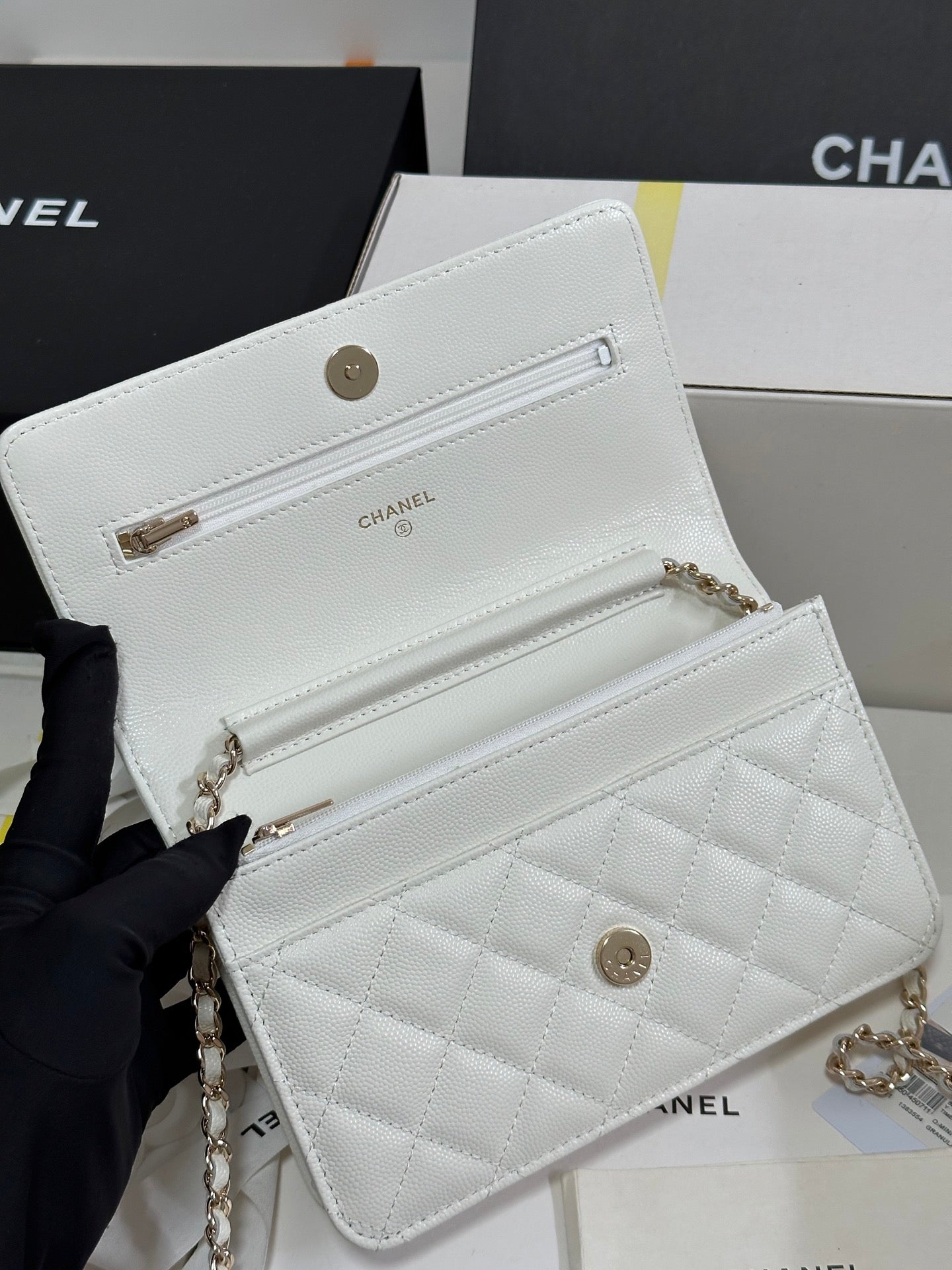 CC 25P Wallet On Chain 19cm White Cowhide Heart Rhinestone 243592