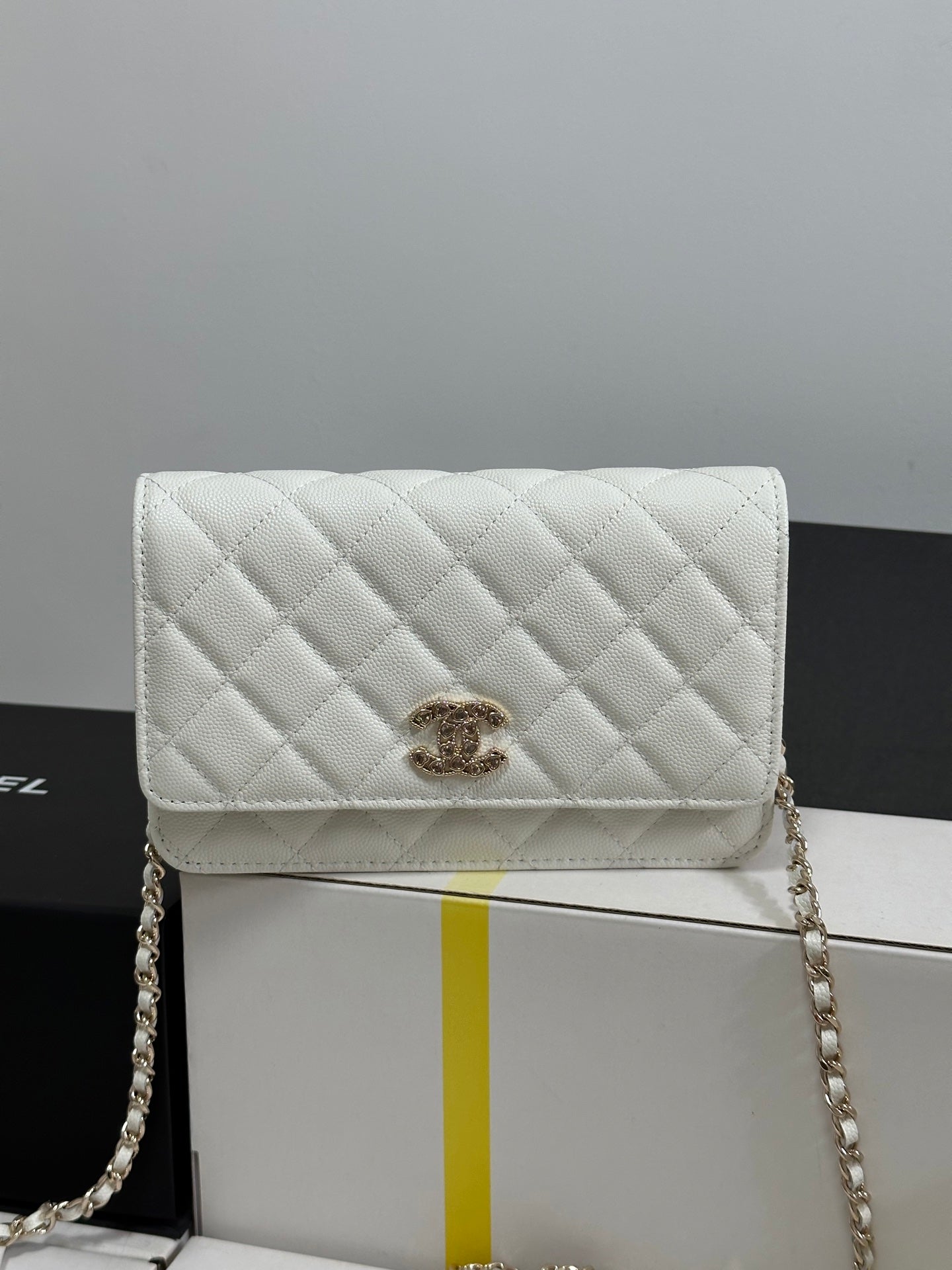 CC 25P Wallet On Chain 19cm White Cowhide Heart Rhinestone 243592