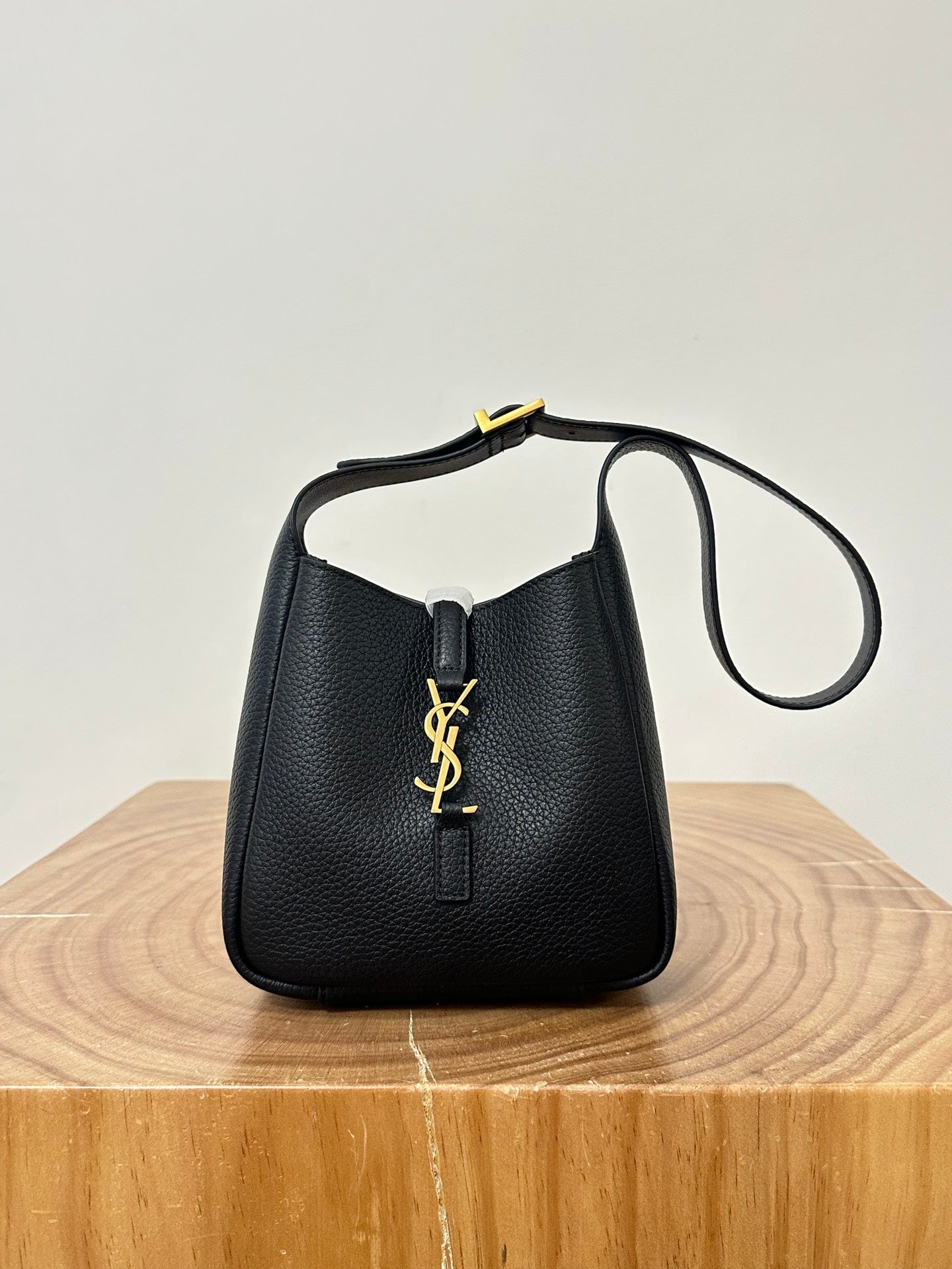 le 5a7 baby 15cm black grained leather