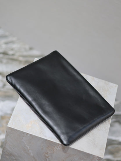 POUCH 30 IN BLACK CALFSKIN WITH EMBOSSED LOGO