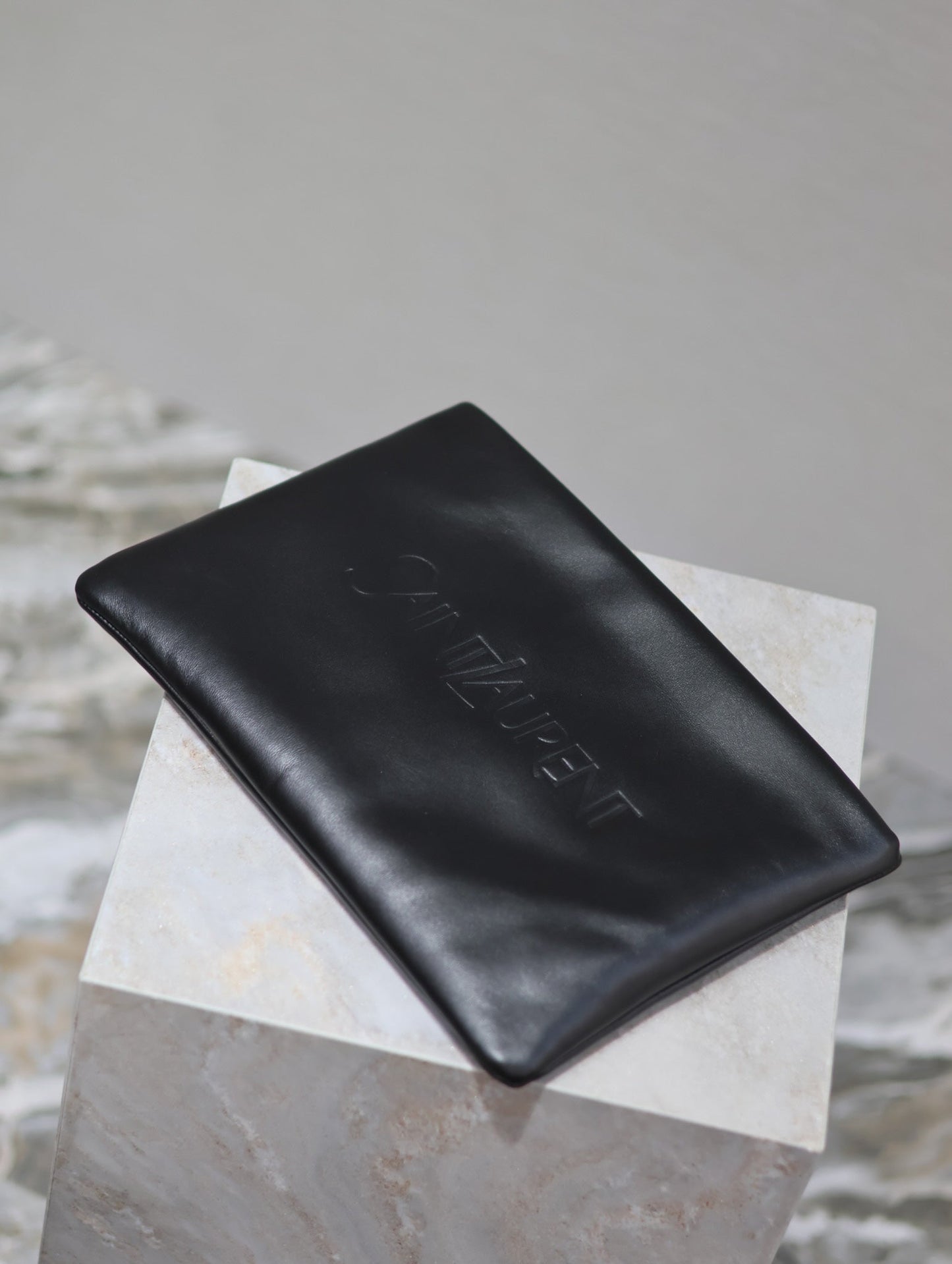 POUCH 30 IN BLACK CALFSKIN WITH EMBOSSED LOGO