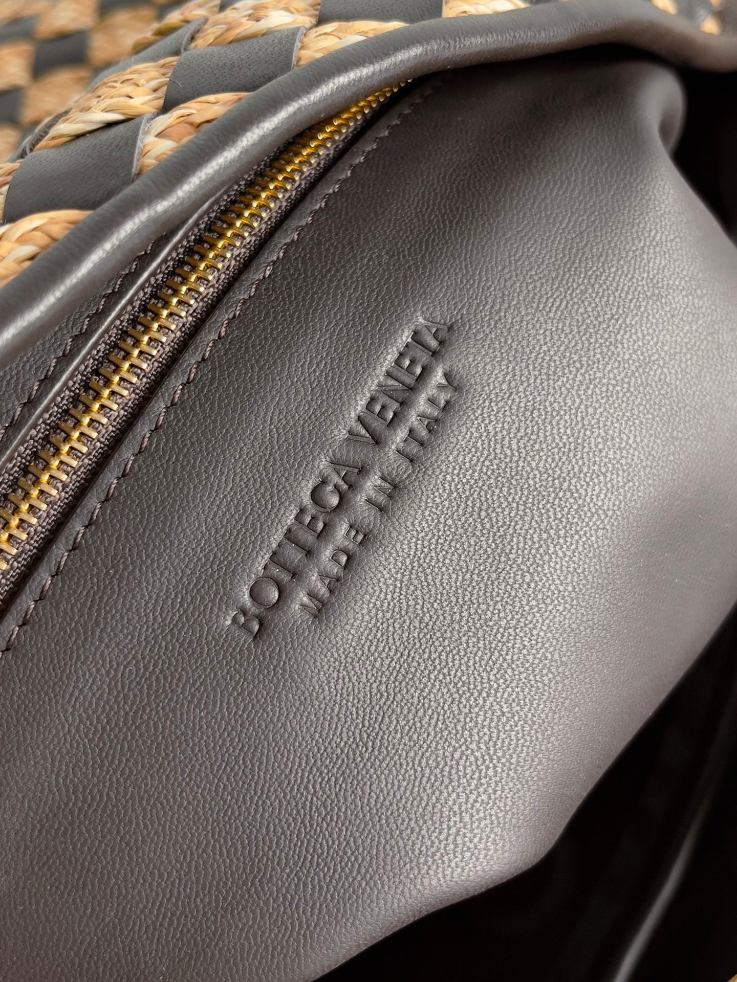 BV Large Hop 54 Chocolate Cowhide Mix Beige Raffia 209070