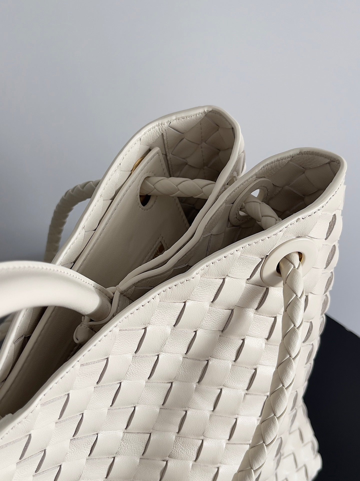 BV Large Andiamo 45 In Cream Lambskin Ghw 209096