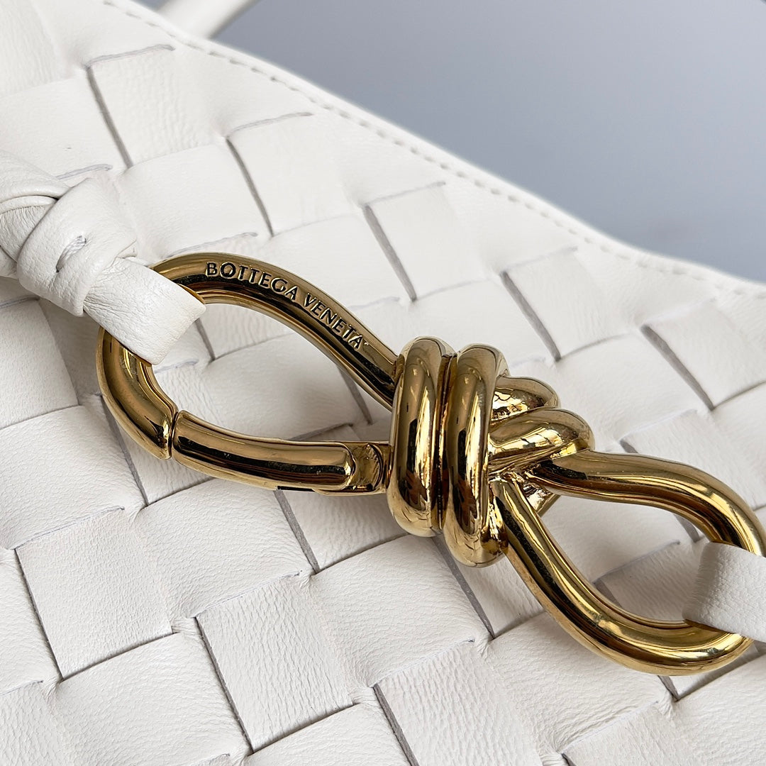 BV Medium Andiamo 32 In Cream Lambskin Ghw 209094