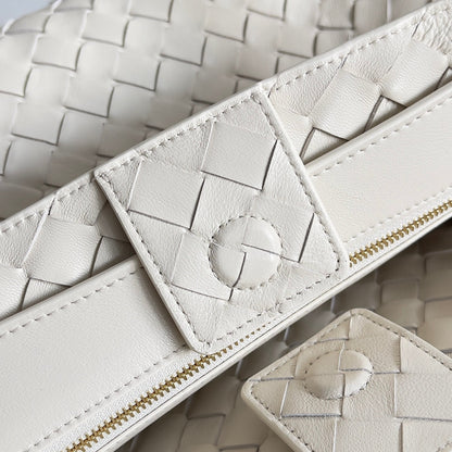 BV Medium Andiamo 32 In Cream Lambskin Ghw 209094