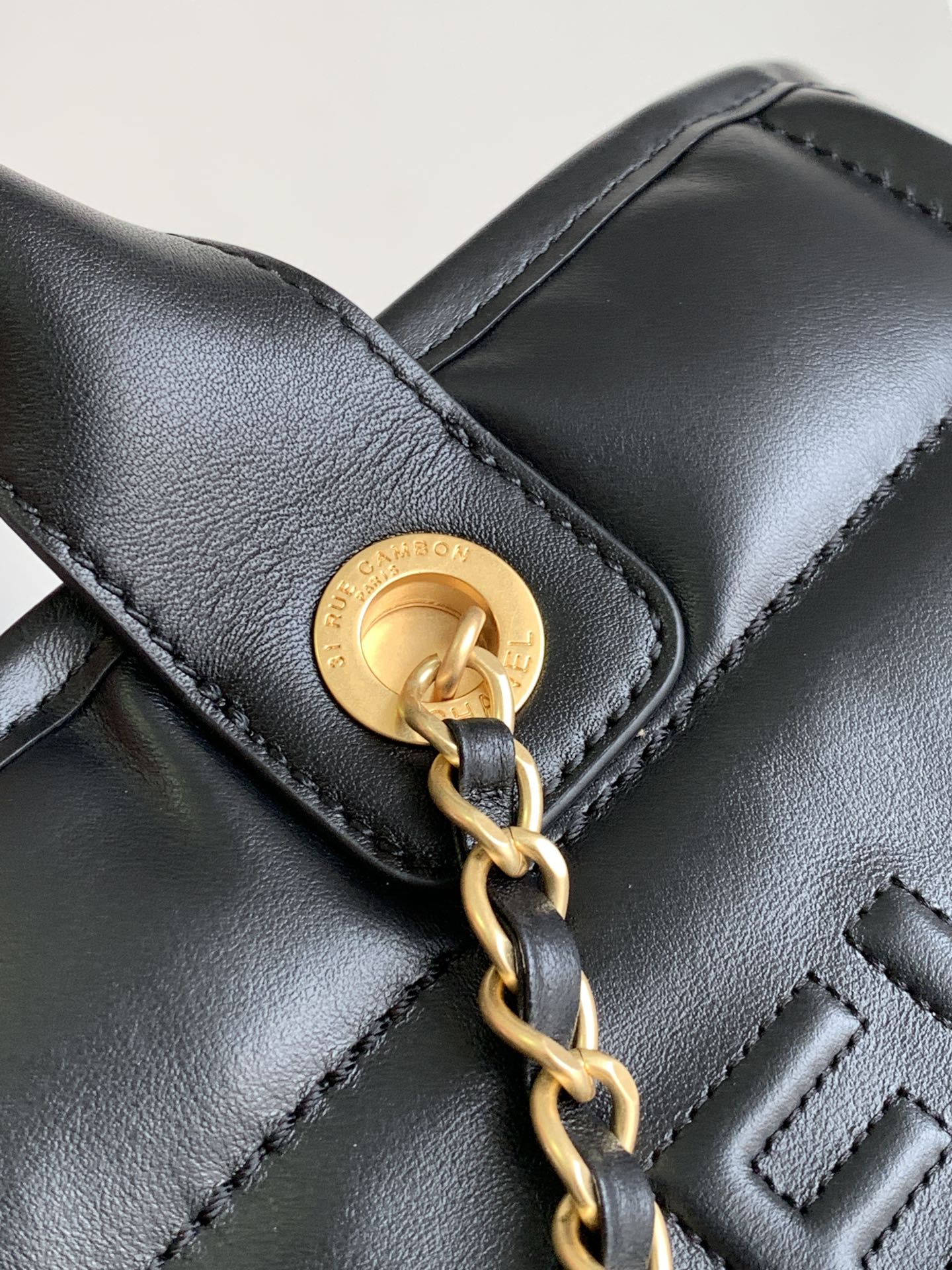 CC MEDIUM DEAUVILLE TOTE BAG 33CM BLACK CALFSKIN GHW