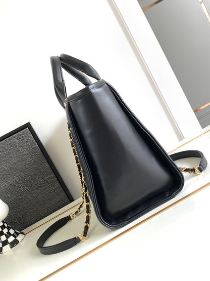 CC MEDIUM DEAUVILLE TOTE BAG 33CM BLACK CALFSKIN GHW