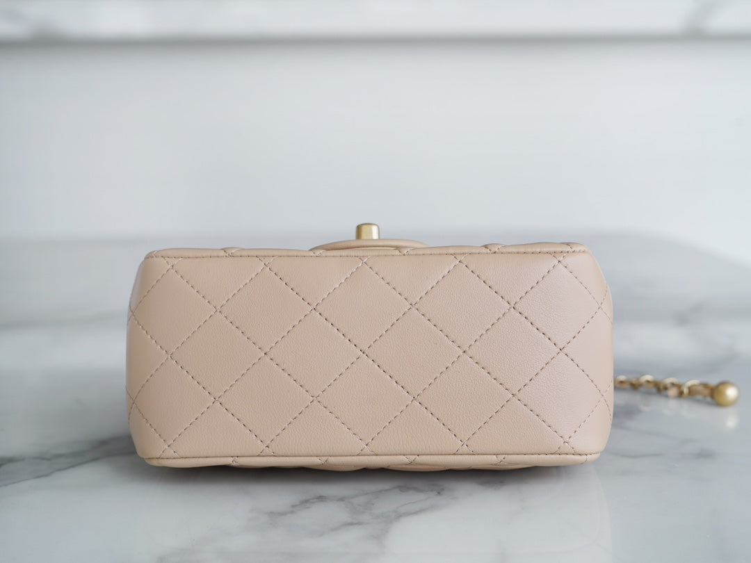 CLASSIC FLAP 17 MINI SQUARE LIGHT BEIGE LAMBSKIN GHW
