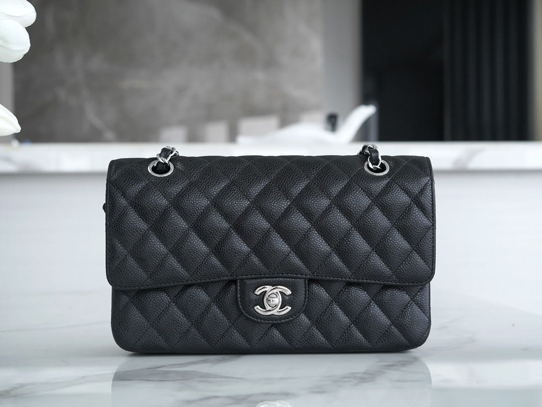 CLASSIC FLAP 25 BLACK CAVIAR SILVER HARDWARE