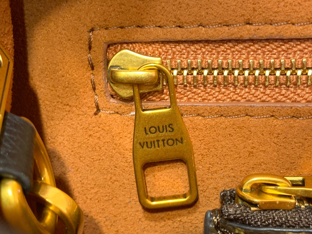 LV Low Key Messenger Black Calf Leather 205010