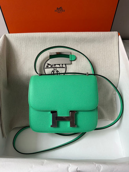 CONSTANCE 18 MINT EPSOM SILVER HARDWARE