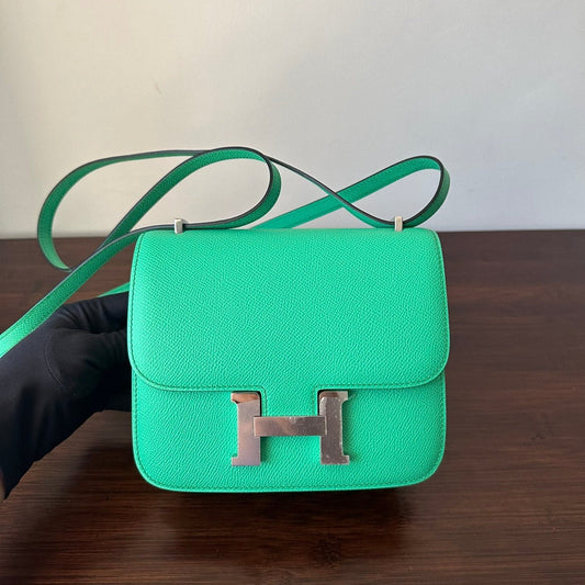 CONSTANCE 18 MINT EPSOM SILVER HARDWARE