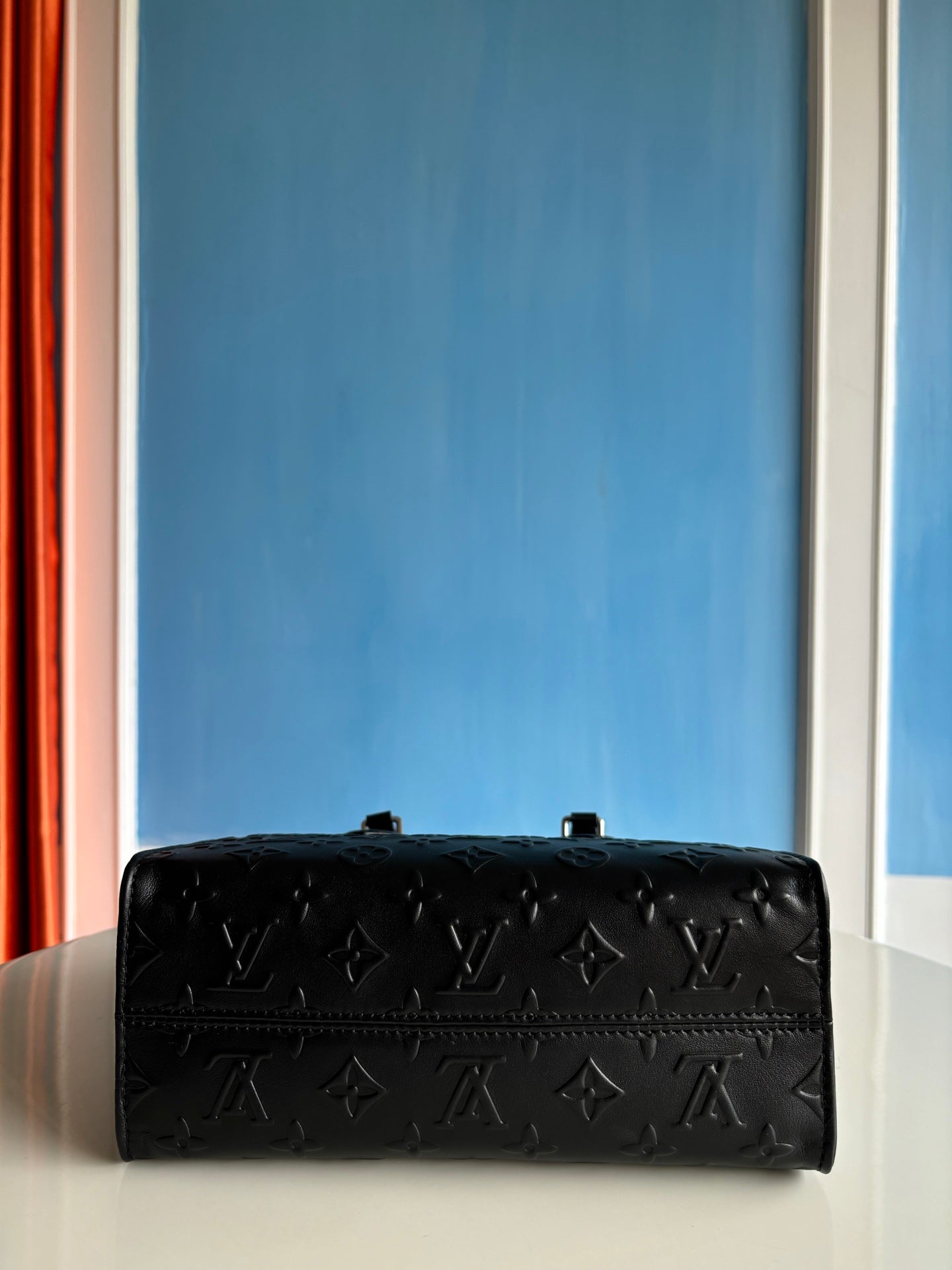 LV SS25 OntheGo Bold 25cm Black Calfskin