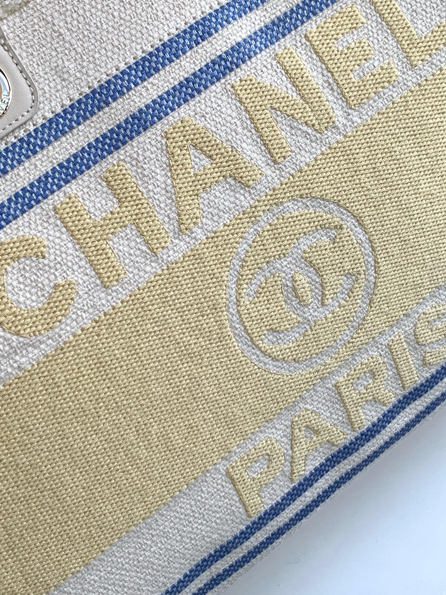 CC 25C ToTe Bag Beige Light Tan Canvas Fabric 238508