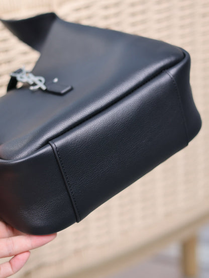 le 5a7 small 23cm black calfskin silver hardware