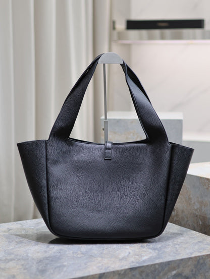 LE 5 À 7 BEA TOTE BAG 50 IN BLACK LAMBSKIN GOLD LOGO