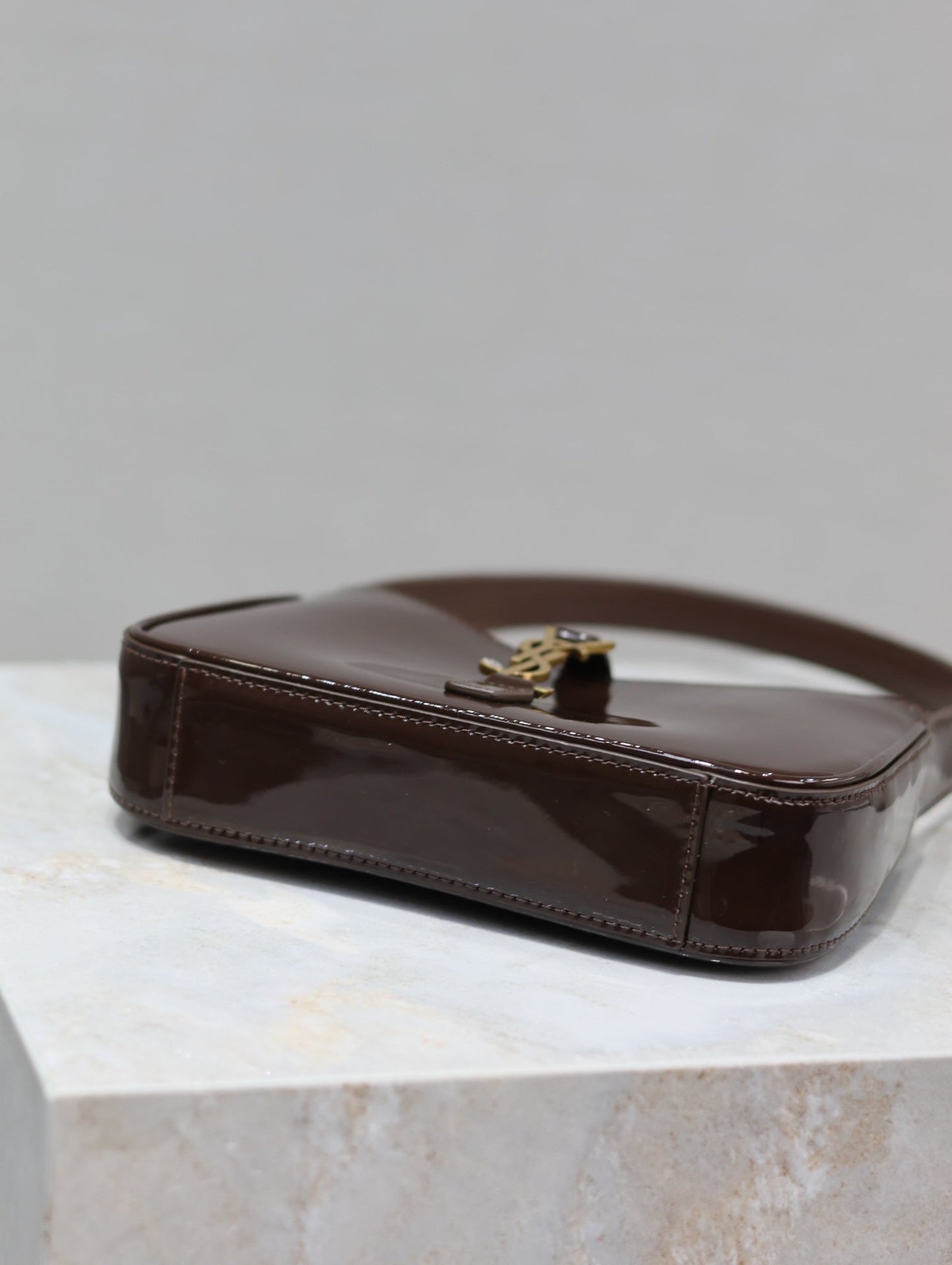 Le 5 a 7 19cm dark brown patent calfskin