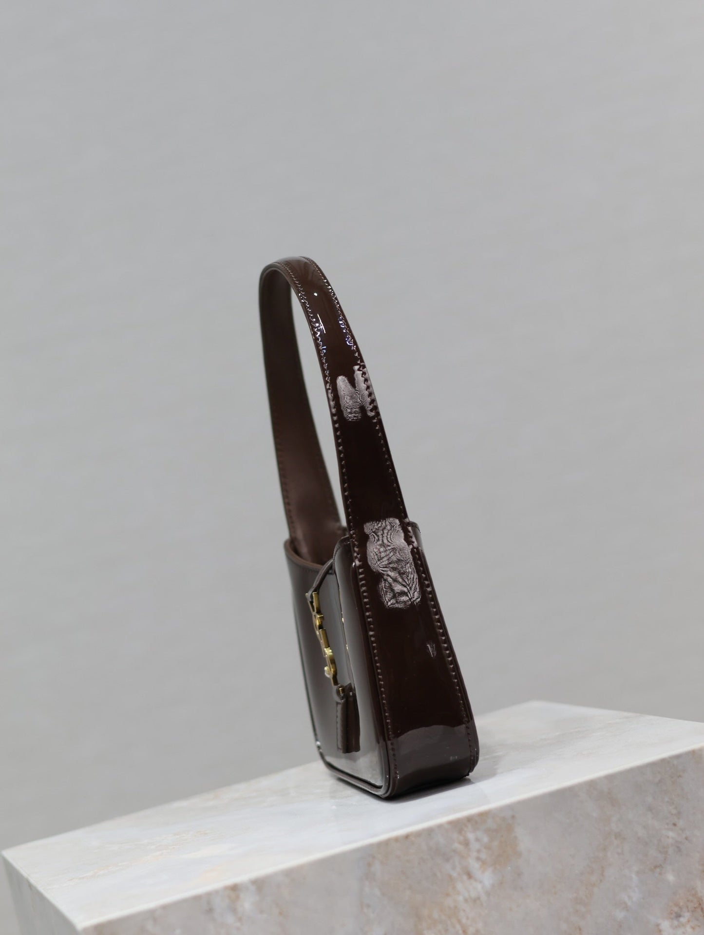 Le 5 a 7 19cm dark brown patent calfskin