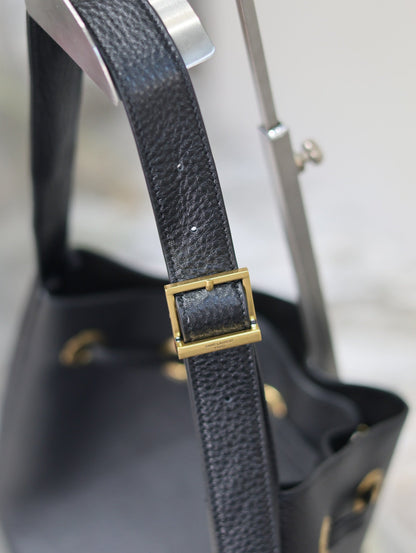 PARIS VII SMALL HOBO 30 IN BLACK GRAINED LEATHER GOLD HARDWARE