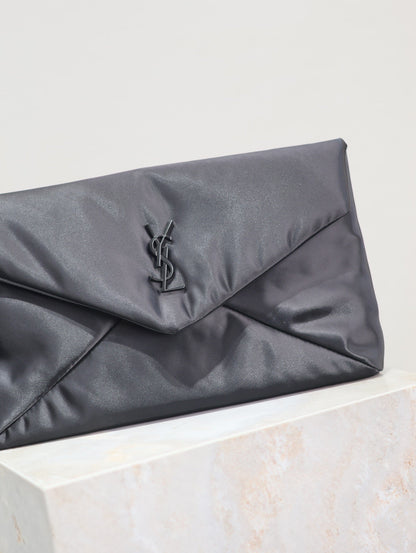 ENVELOPE CLUTCH 29 IN BLACK NYLON BLACK LOGO