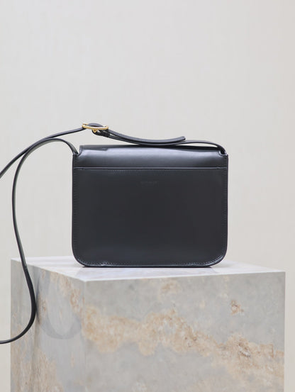 NIKI BABY 22 IN BLACK CALFSKIN GOLD LOGO