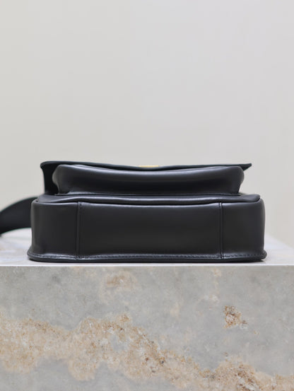 NIKI BABY 22 IN BLACK CALFSKIN GOLD LOGO