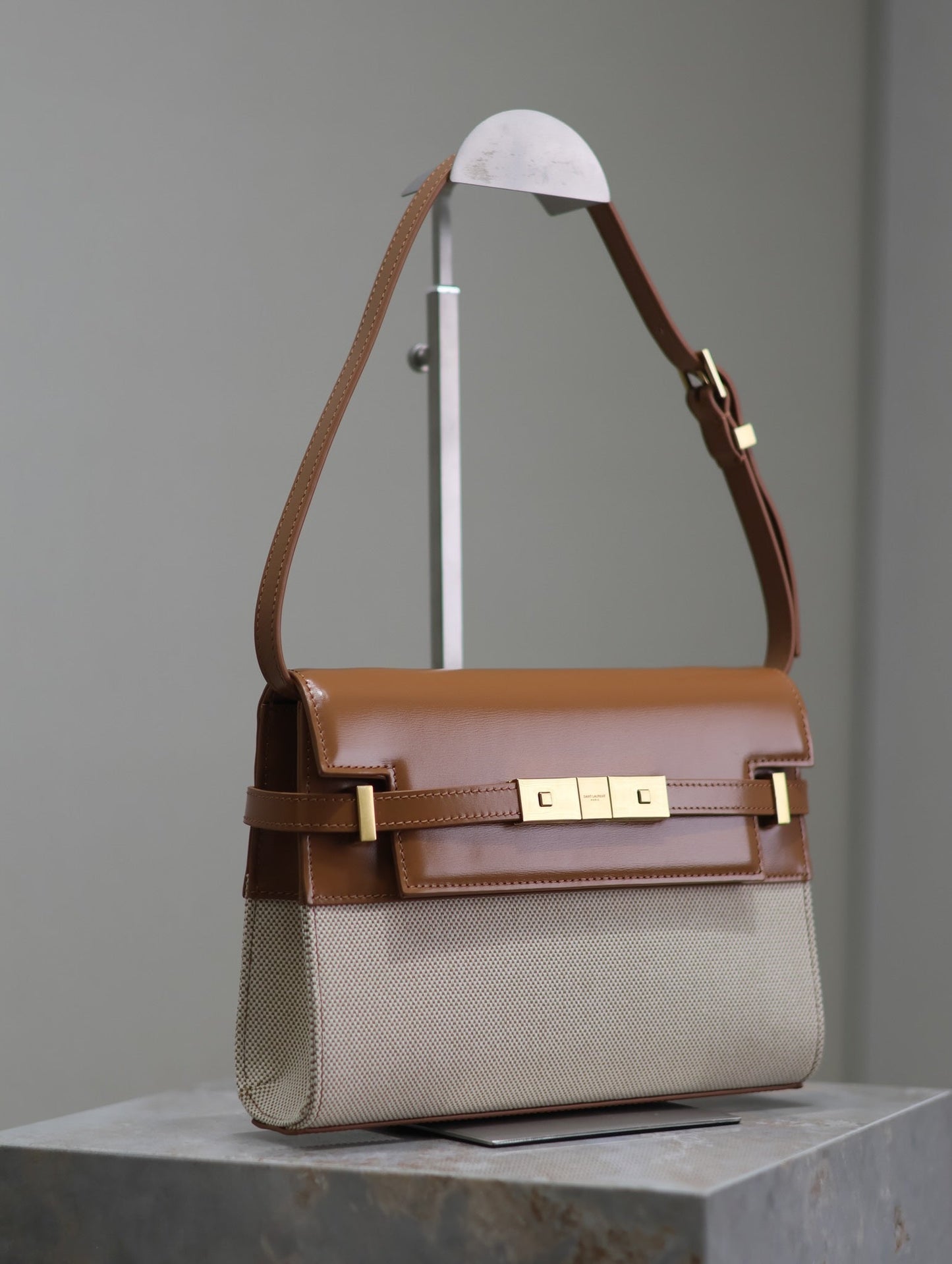 MANHATTAN SMALL 24 IN WHITE CANVAS AND BROWN CALFSKIN GOLD HARDWARE