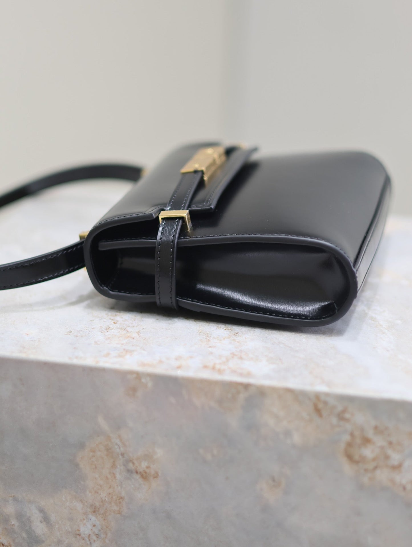 MANHATTAN MINI 19 IN BLACK SMOOTH LAMBSKIN GOLD BUCKLE