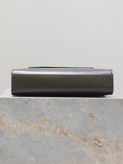 MANHATTAN IN BOX SMALL 24 IN KOMBU GREEN CALFSKIN GOLD HARDWARE