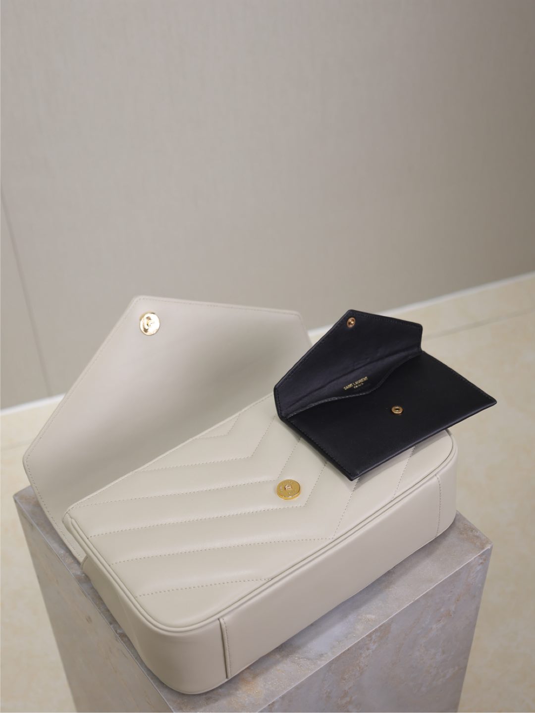 LOULOU MEDIUM 29 IN WHITE SHEEPSKIN GOLD HARDWARE