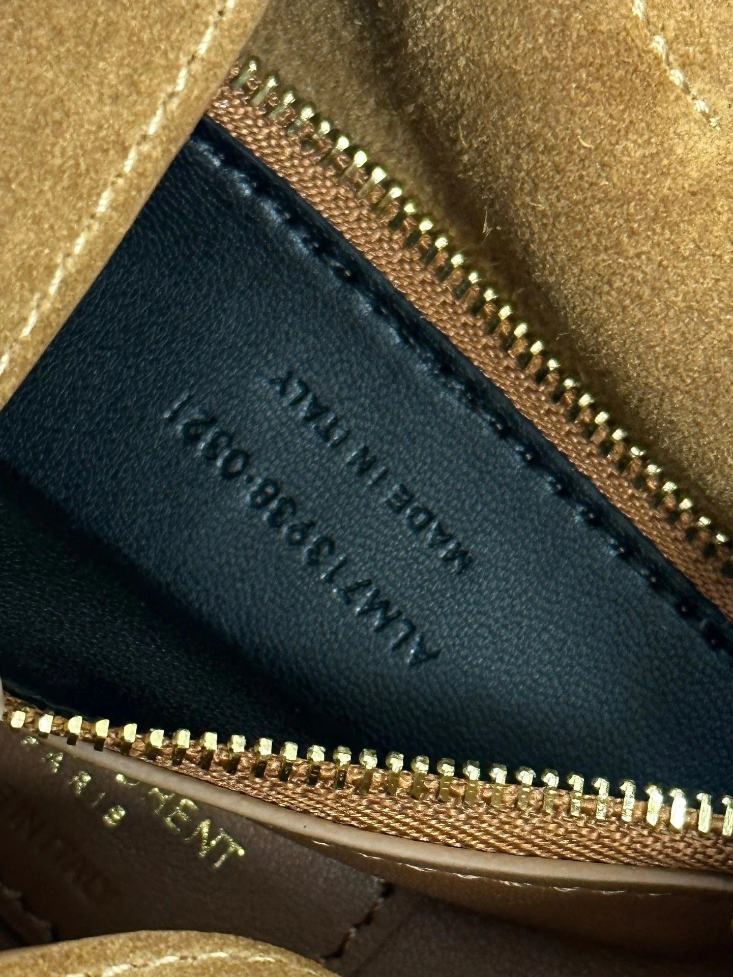 LE 5 À 7 SUPPLE SMALL 22 IN CARAMEL BROWN SUEDE