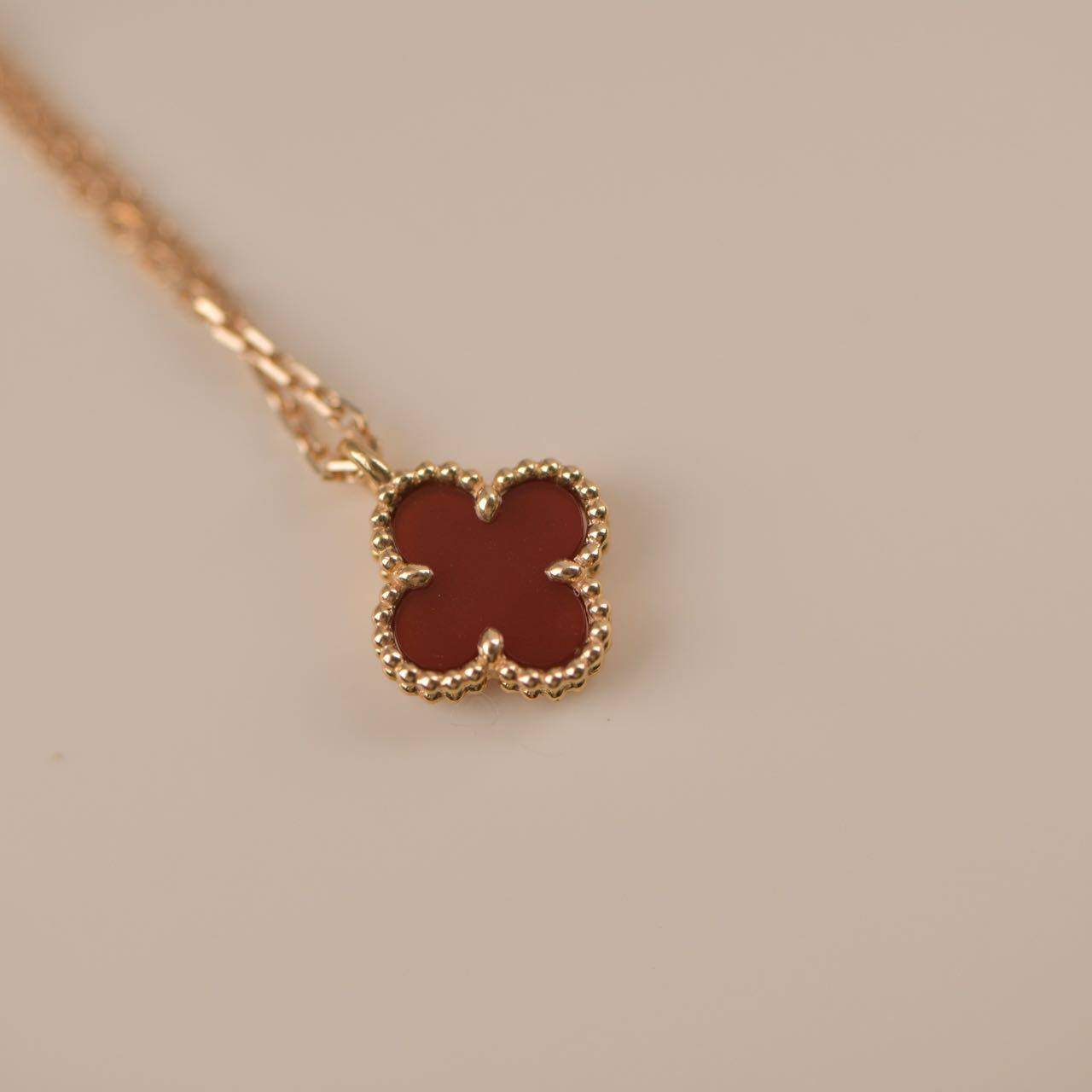 DIANA CLOVER MINI 9.5MM WHITE CARNELIANS NECKLACE