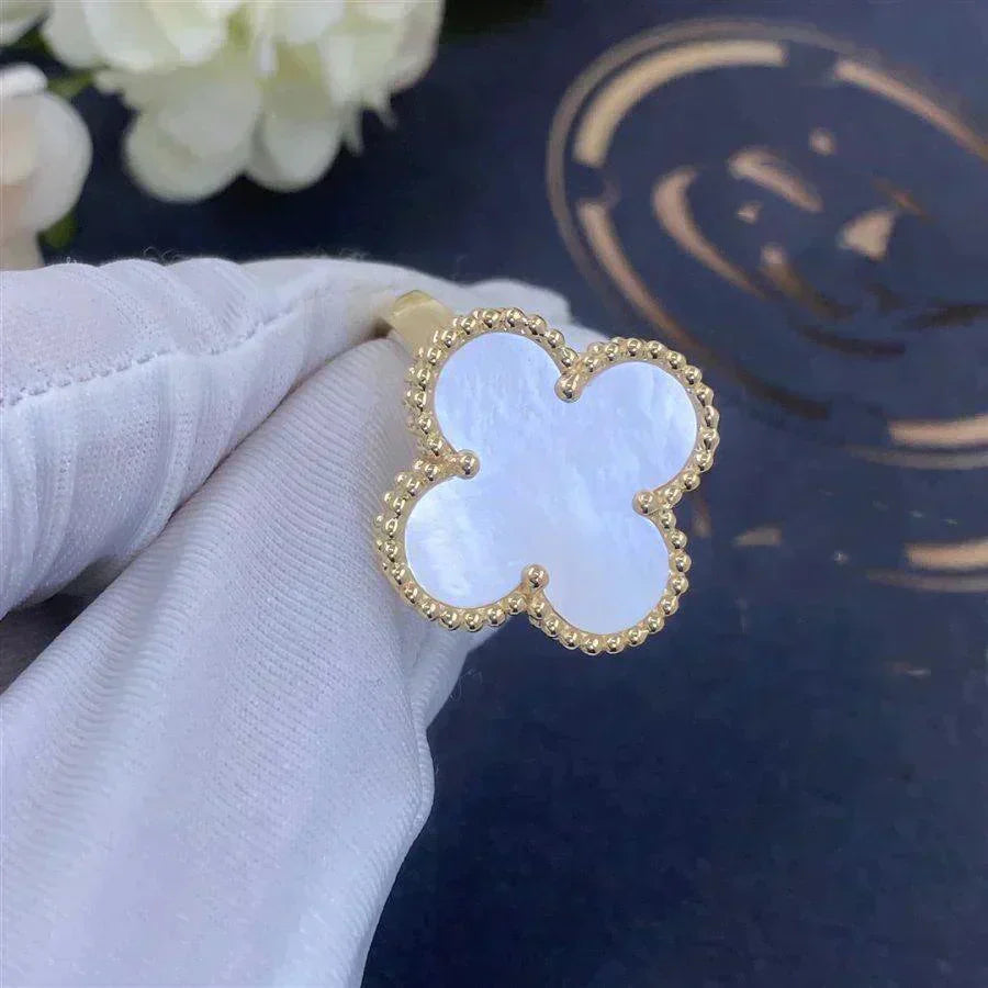 DIANA CLOVER WHITE MOP RING
