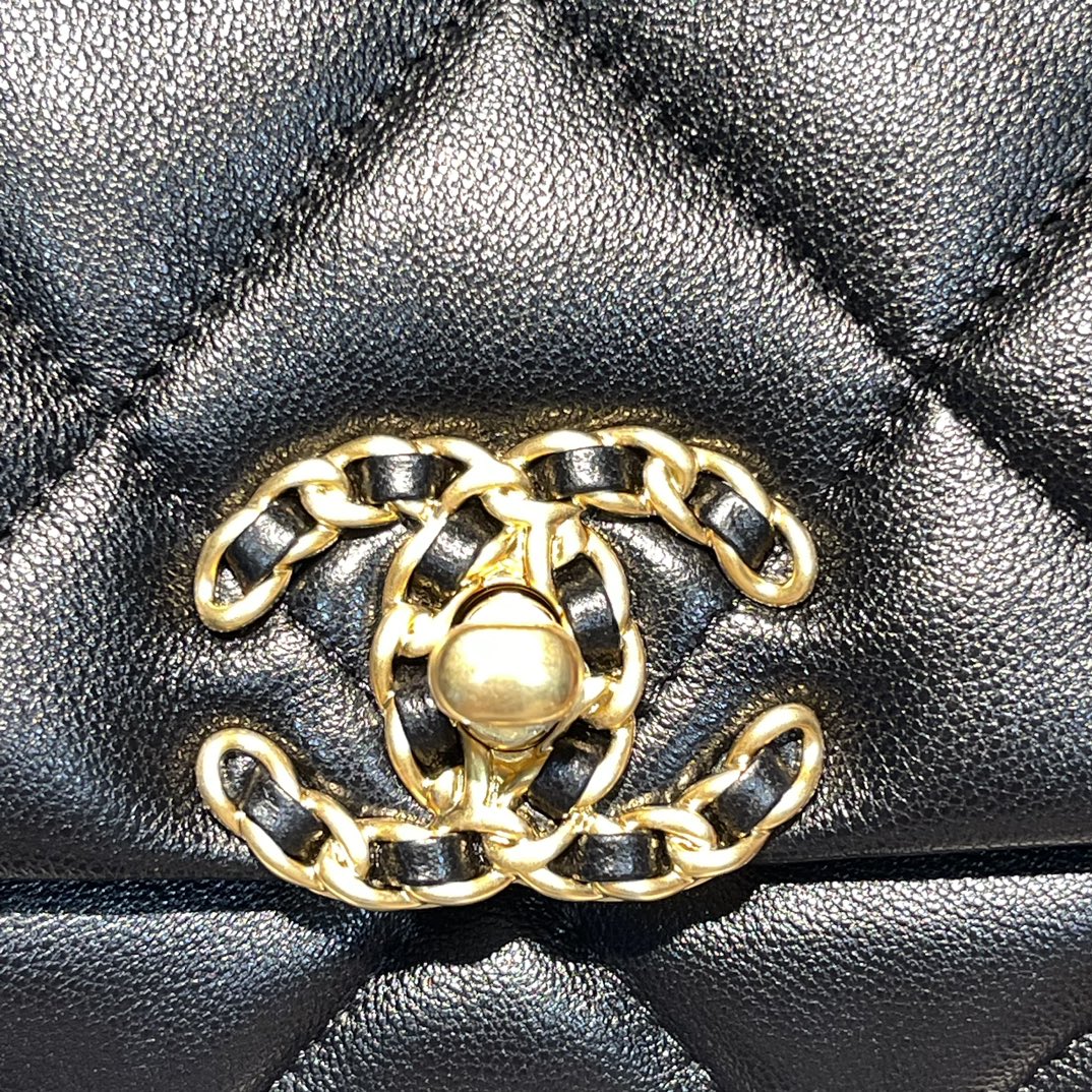 FLAP BAG 20CM GOLD HARDWARE BLACK CALFSKIN