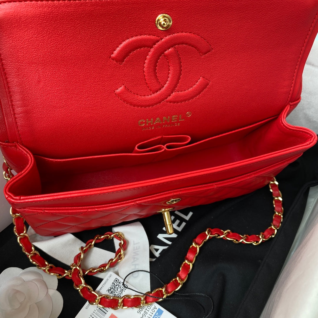 Medium Classic Flap Bag 23cm Red Lambskin Gold Hardware